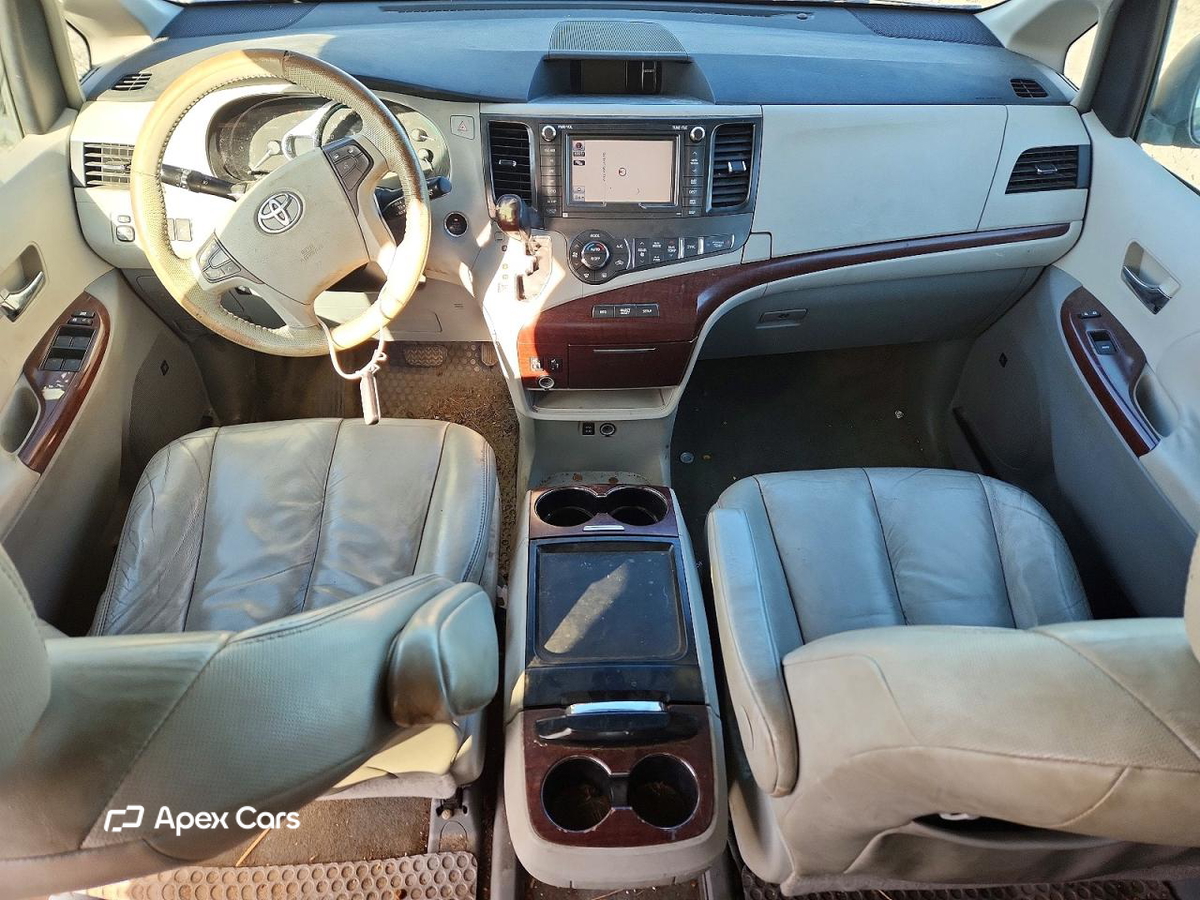 Toyota Sienna 2011