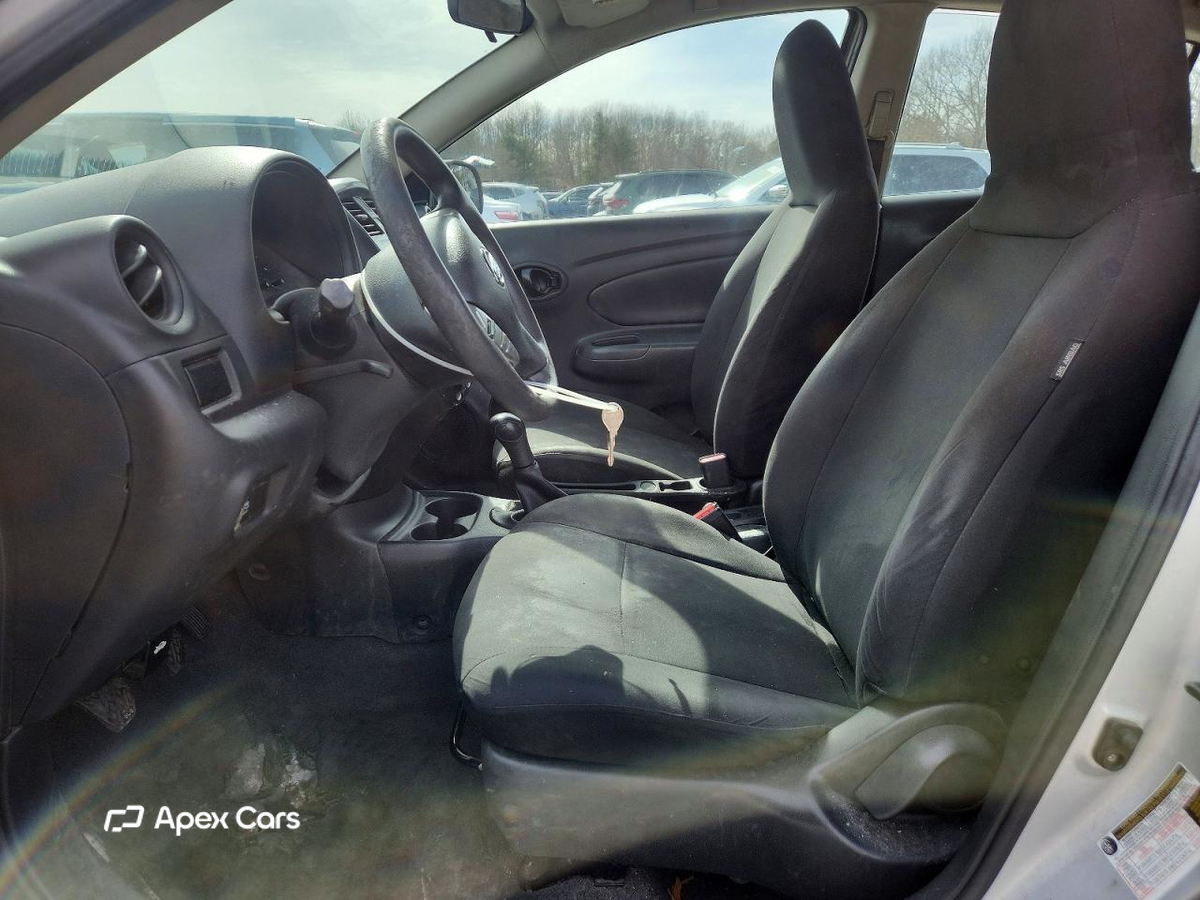 Nissan Versa 2015