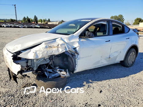 Tesla Model Y 2026 - Image 1 of 14