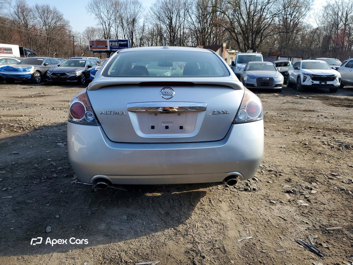 Nissan Altima 2010