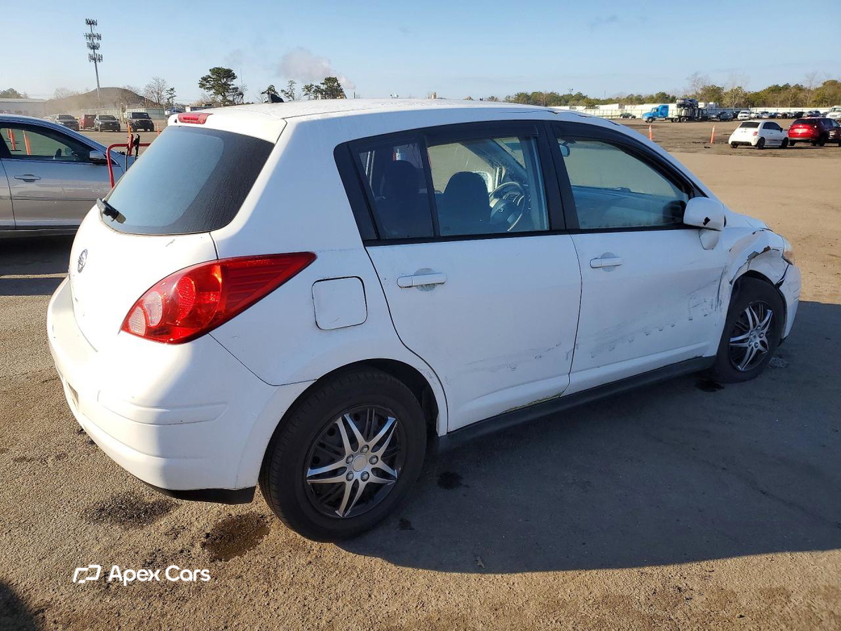 Nissan Versa 2011