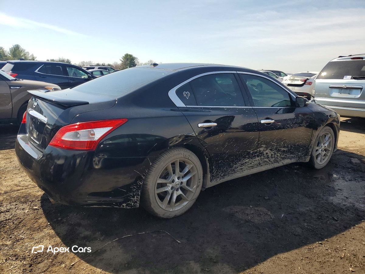 Nissan Maxima 2010