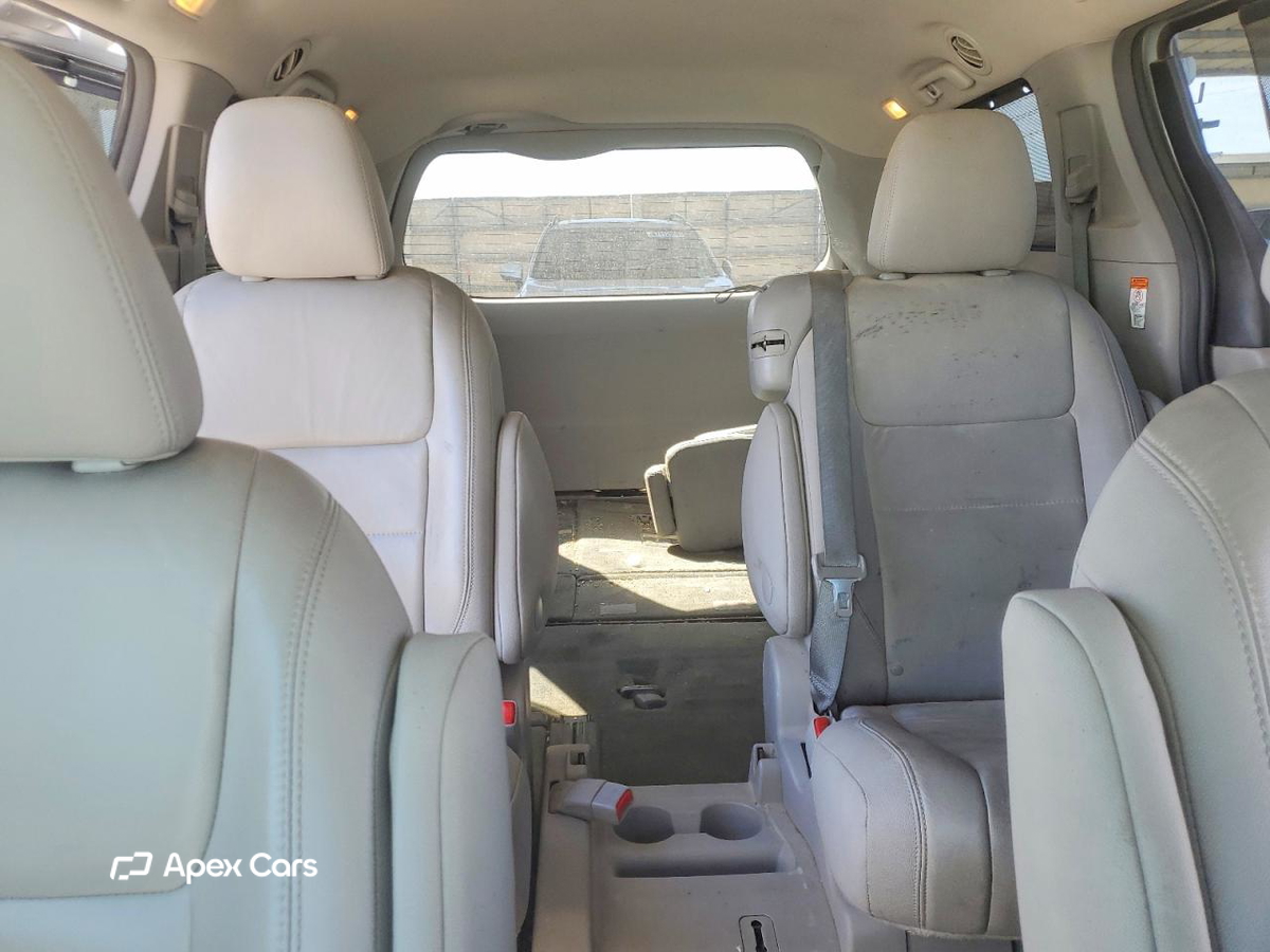 Toyota Sienna 2016