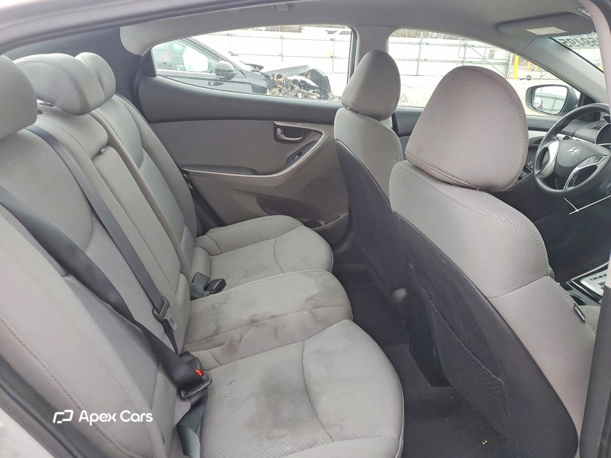 Hyundai Elantra 2012