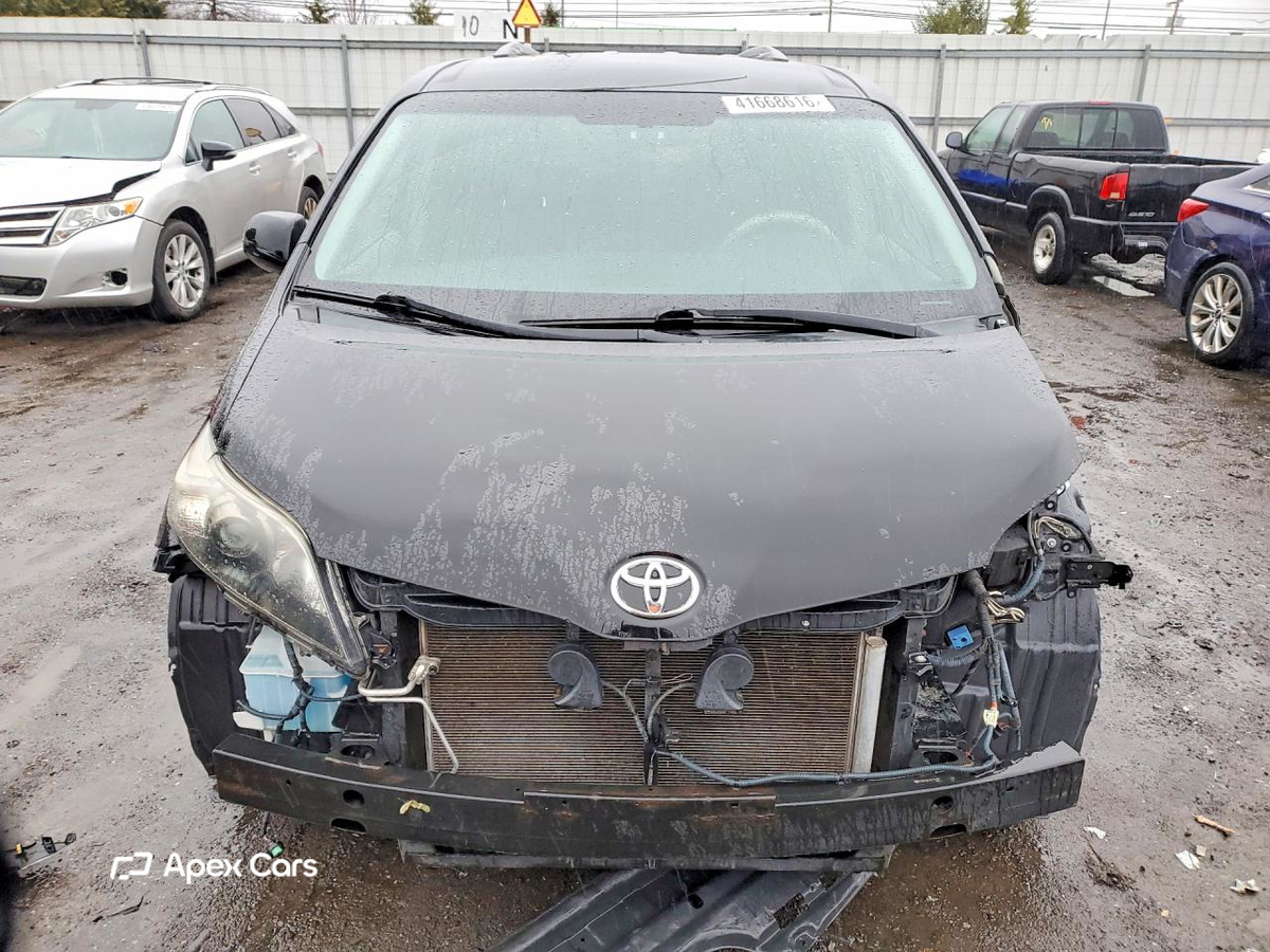 Toyota Sienna 2011