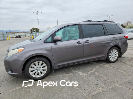 Toyota Sienna 2015 - Image 1 of 14