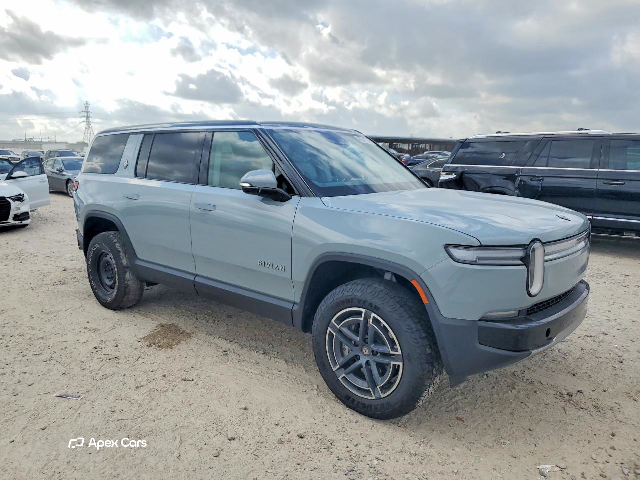 Rivian R1S 2025