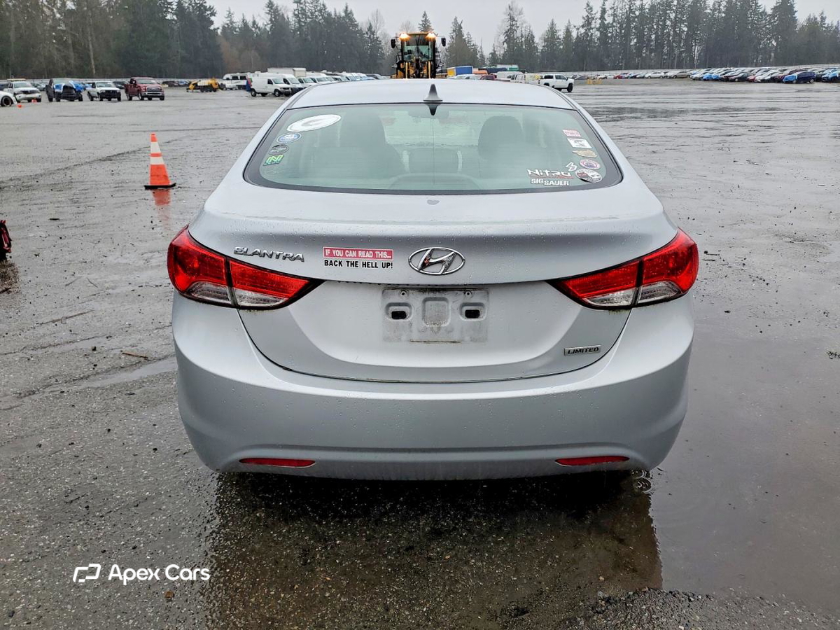 Hyundai Elantra 2012