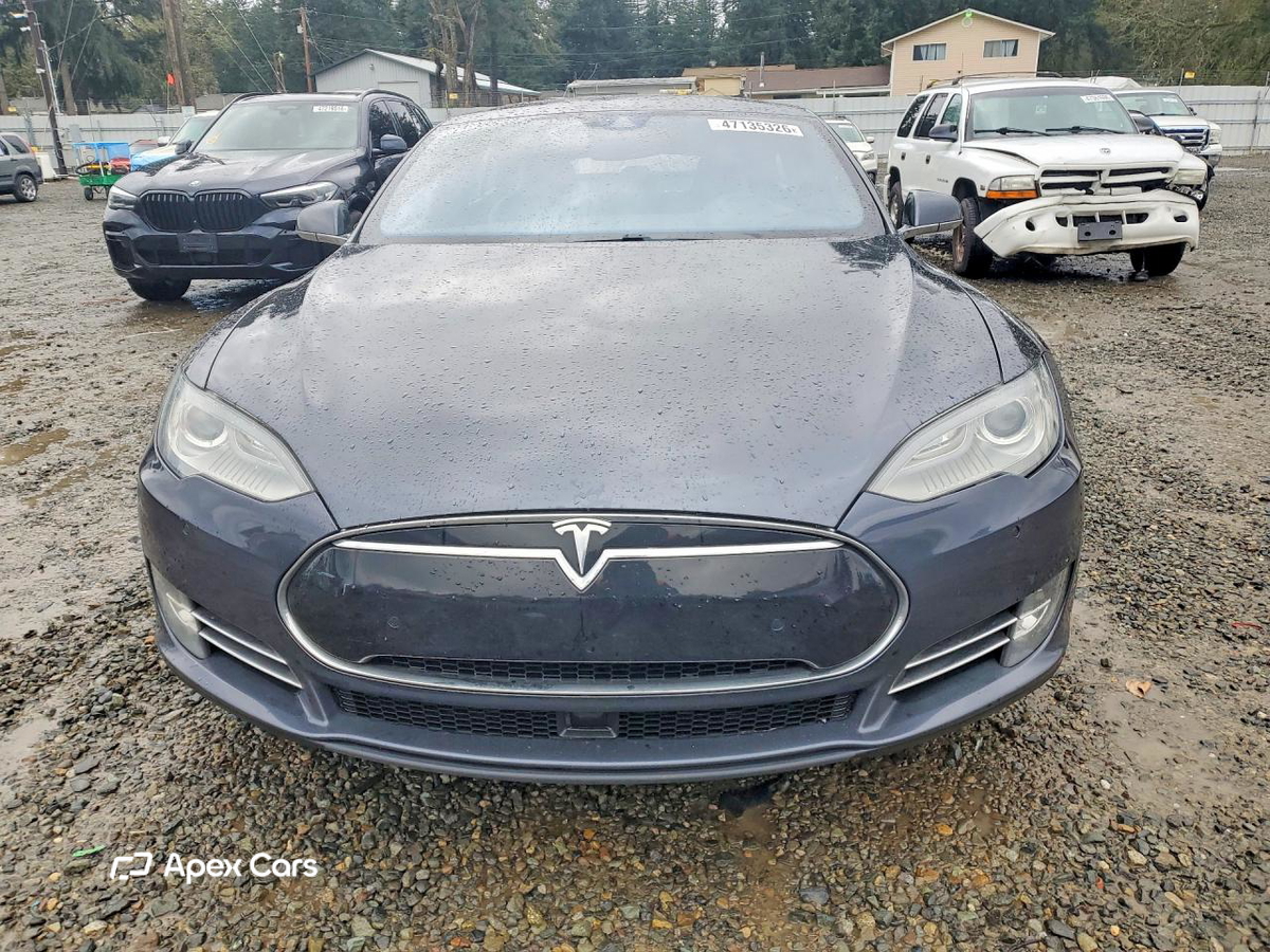 Tesla Model S 2015