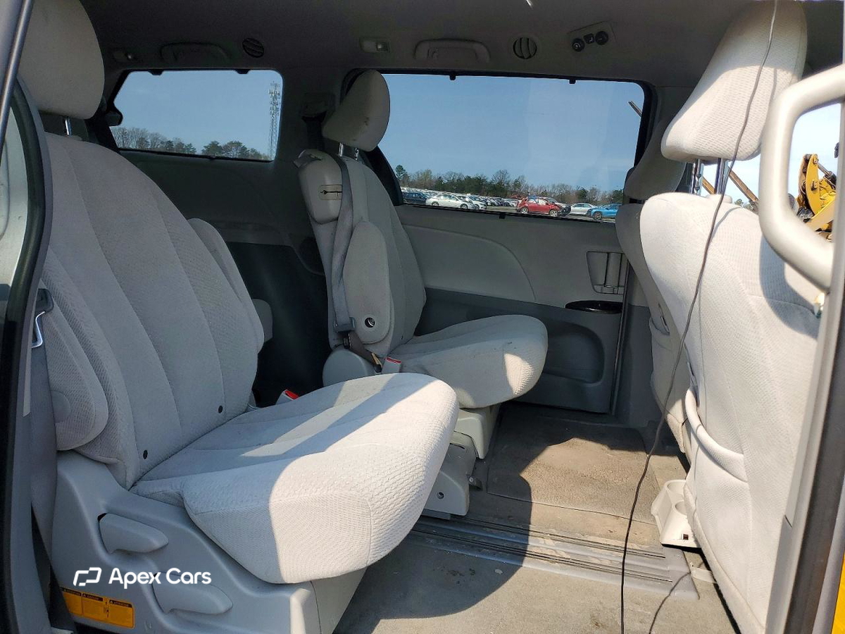 Toyota Sienna 2011