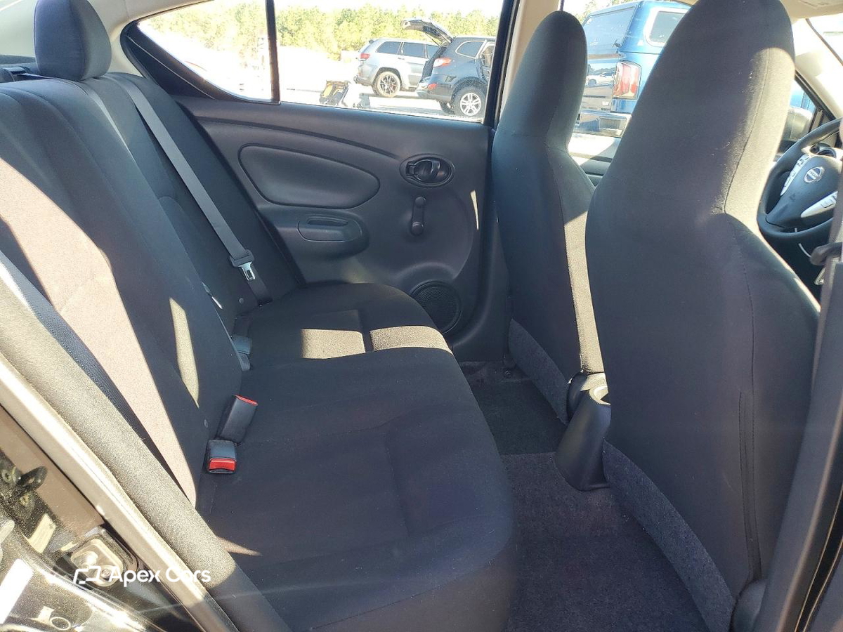 Nissan Versa 2015