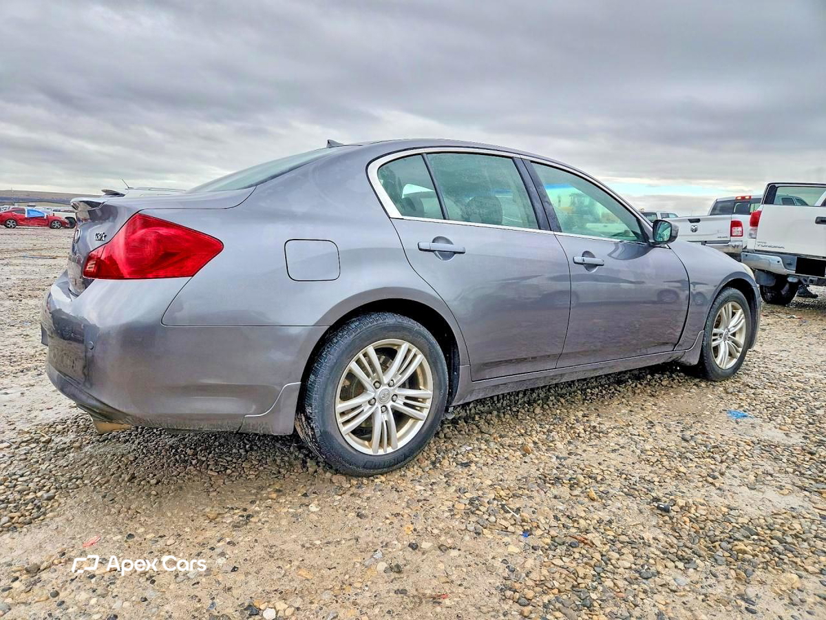 Infiniti  2013