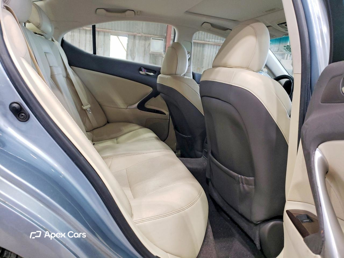 Lexus IS 2010