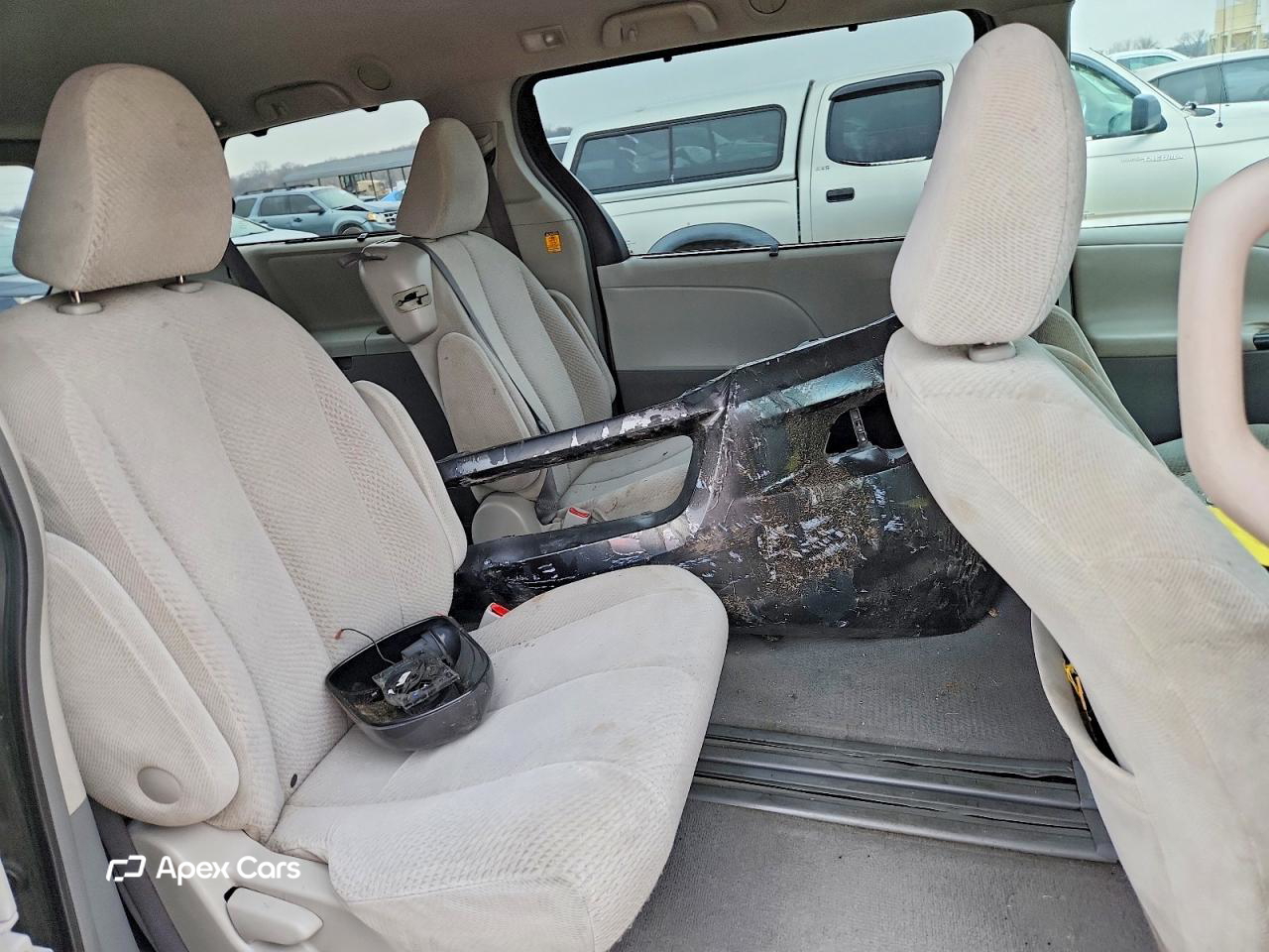 Toyota Sienna 2011
