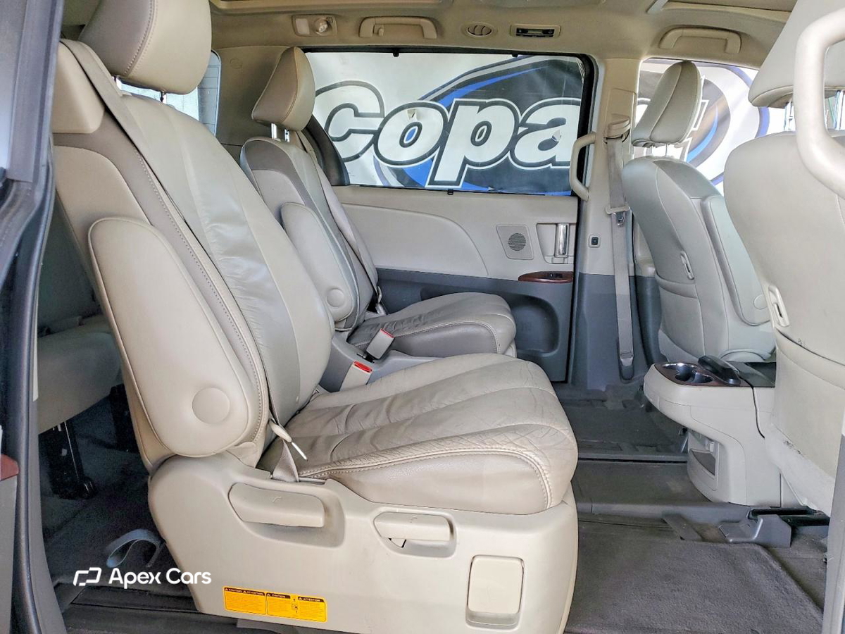 Toyota Sienna 2011