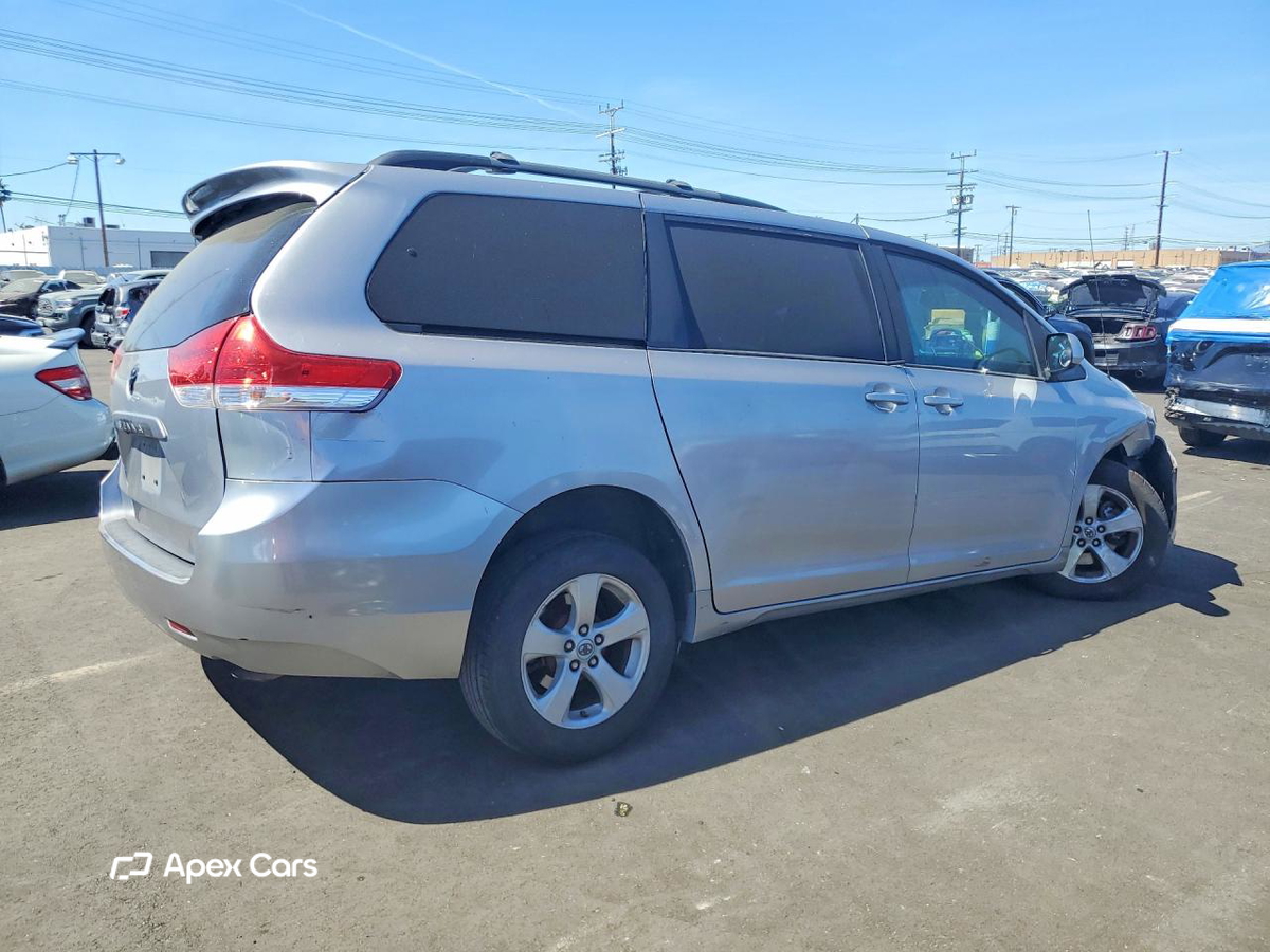Toyota Sienna 2012
