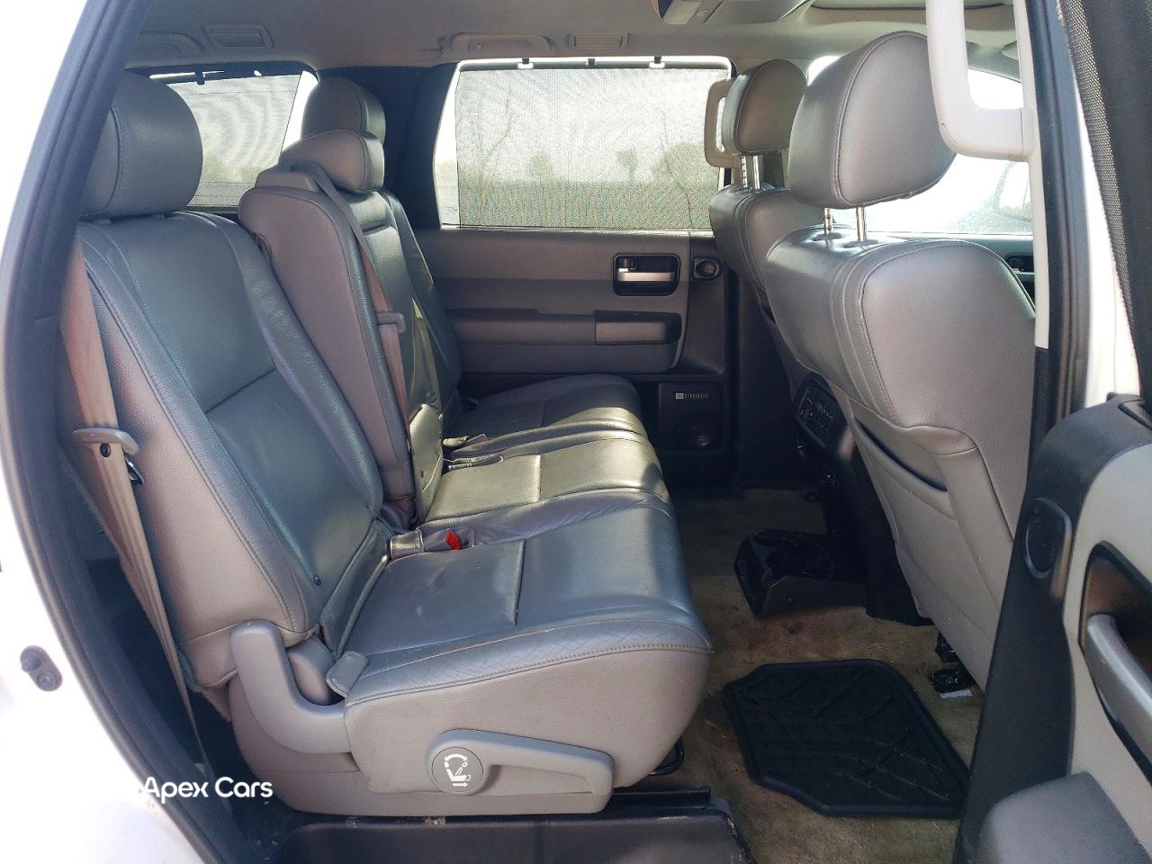 Toyota Sequoia 2010