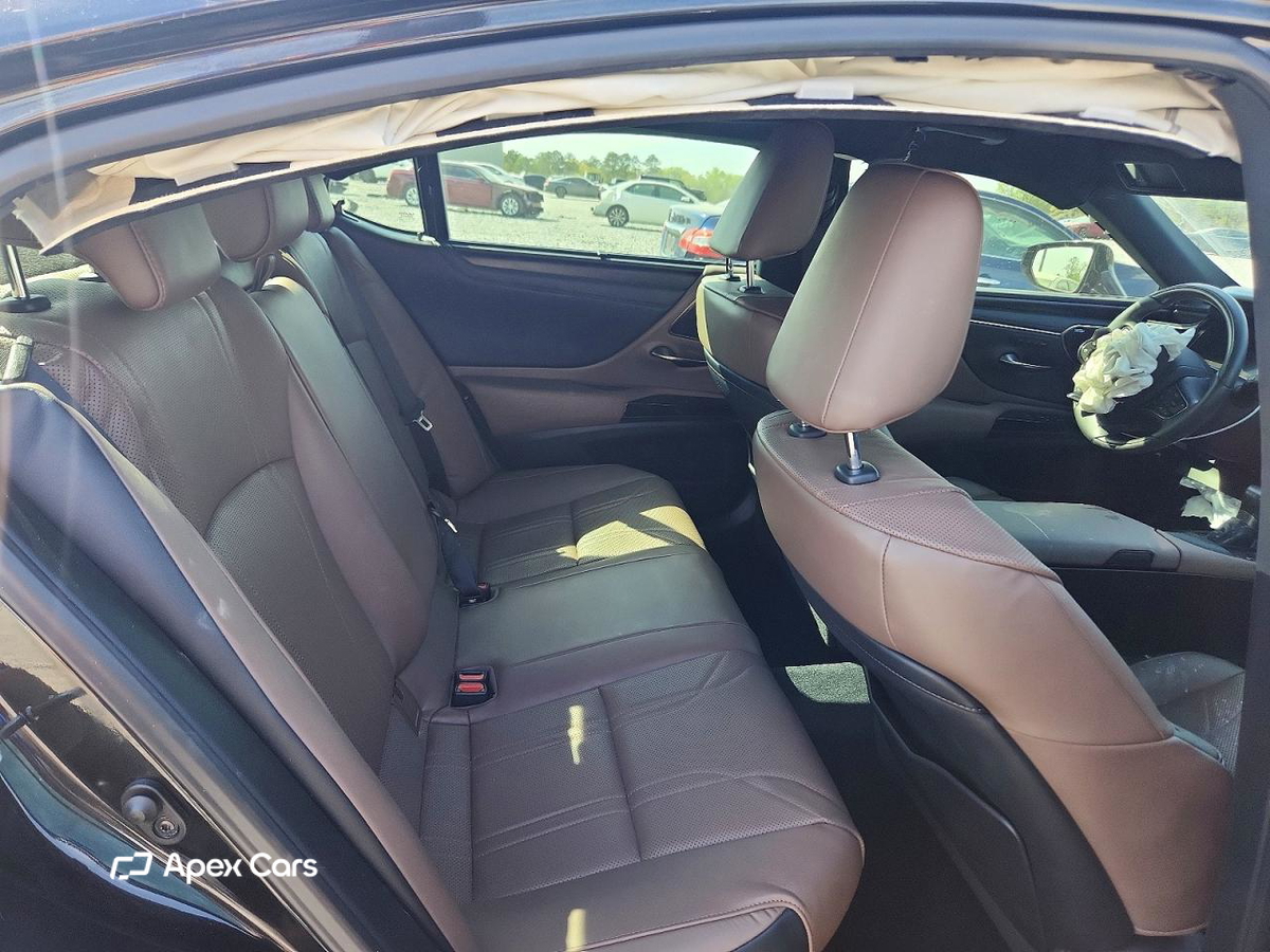 Lexus ES 2022