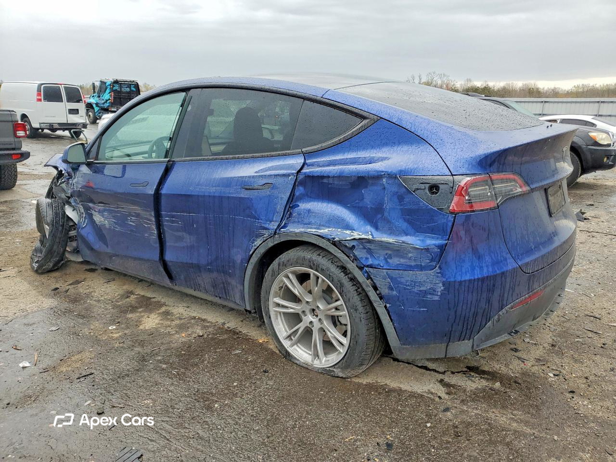 Tesla Model Y 2024