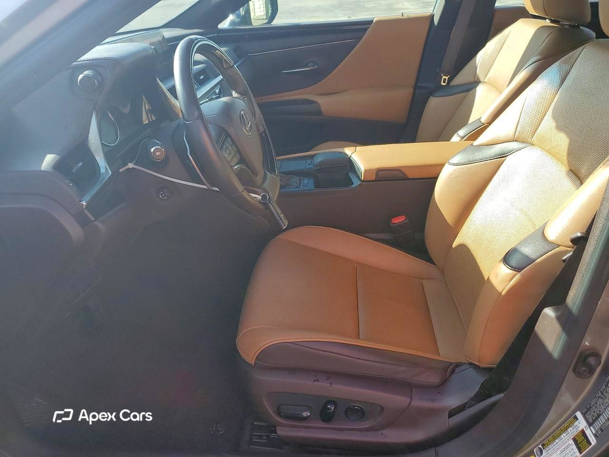 Lexus ES 2019