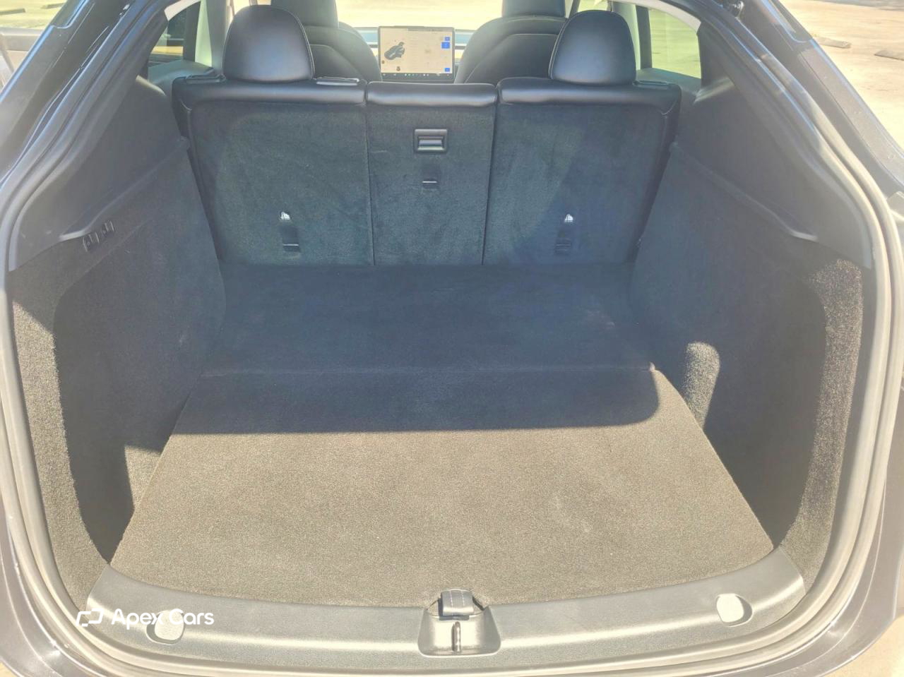 Tesla Model Y 2025