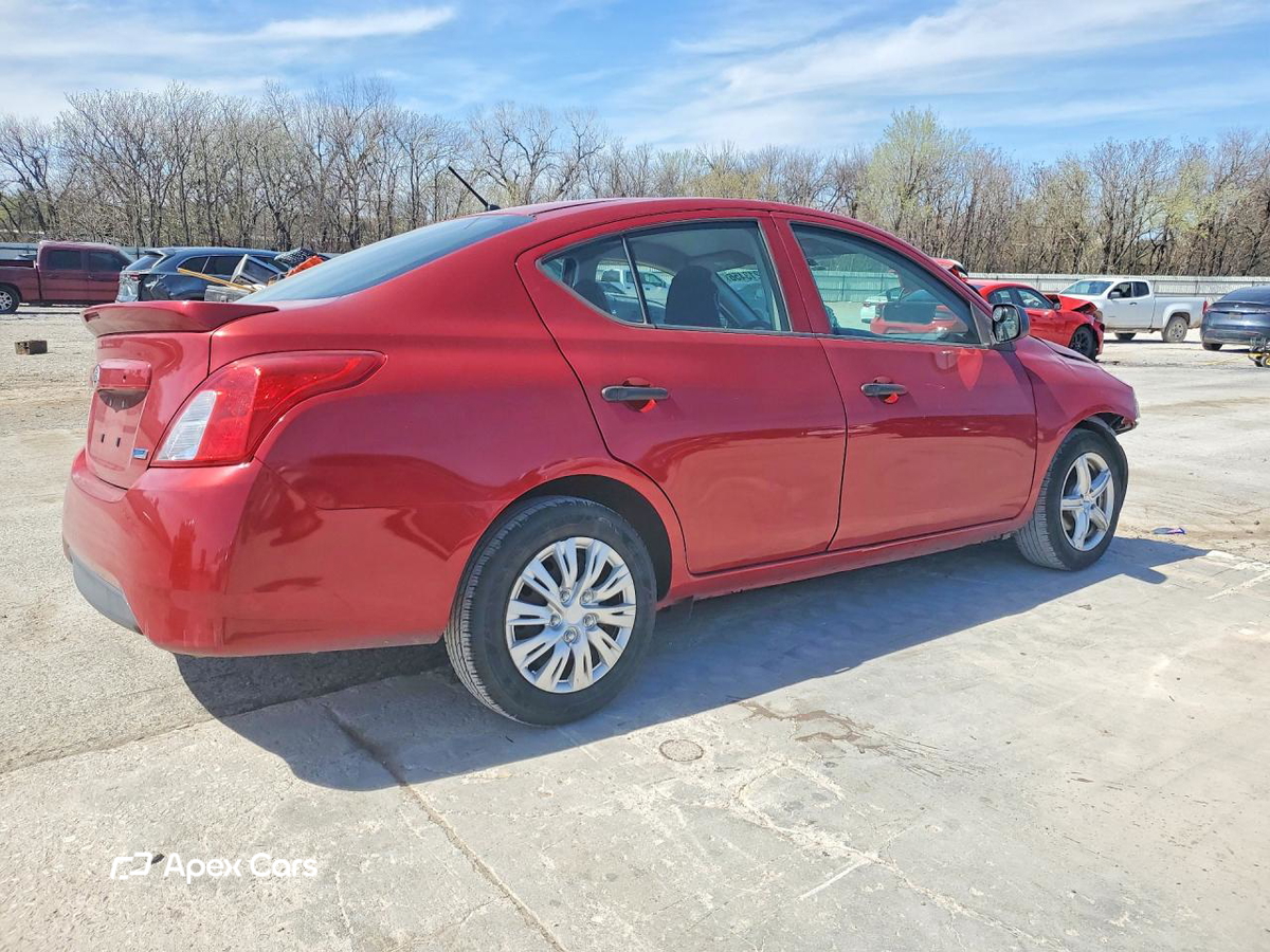 Nissan Versa 2015