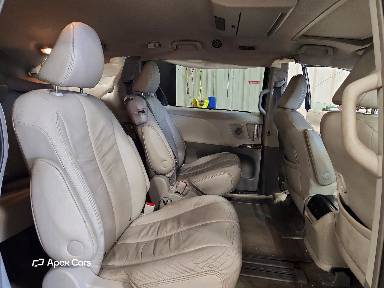Toyota Sienna 2011