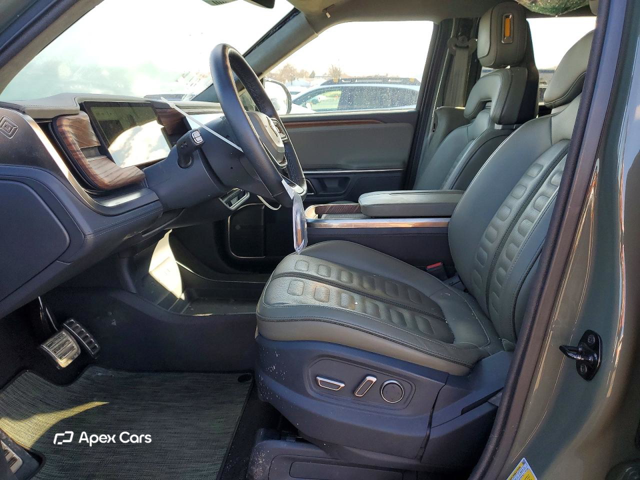 Rivian R1S 2023