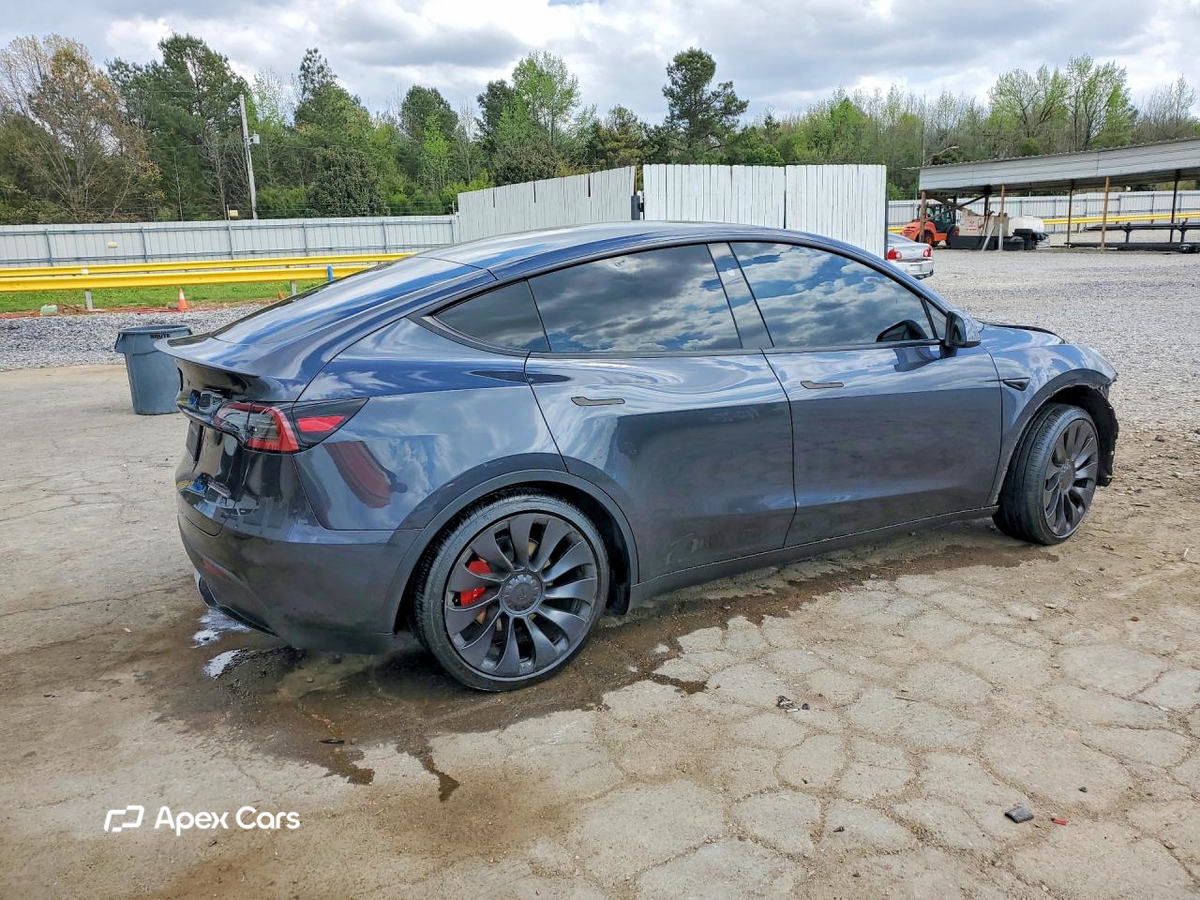 Tesla Model Y 2025