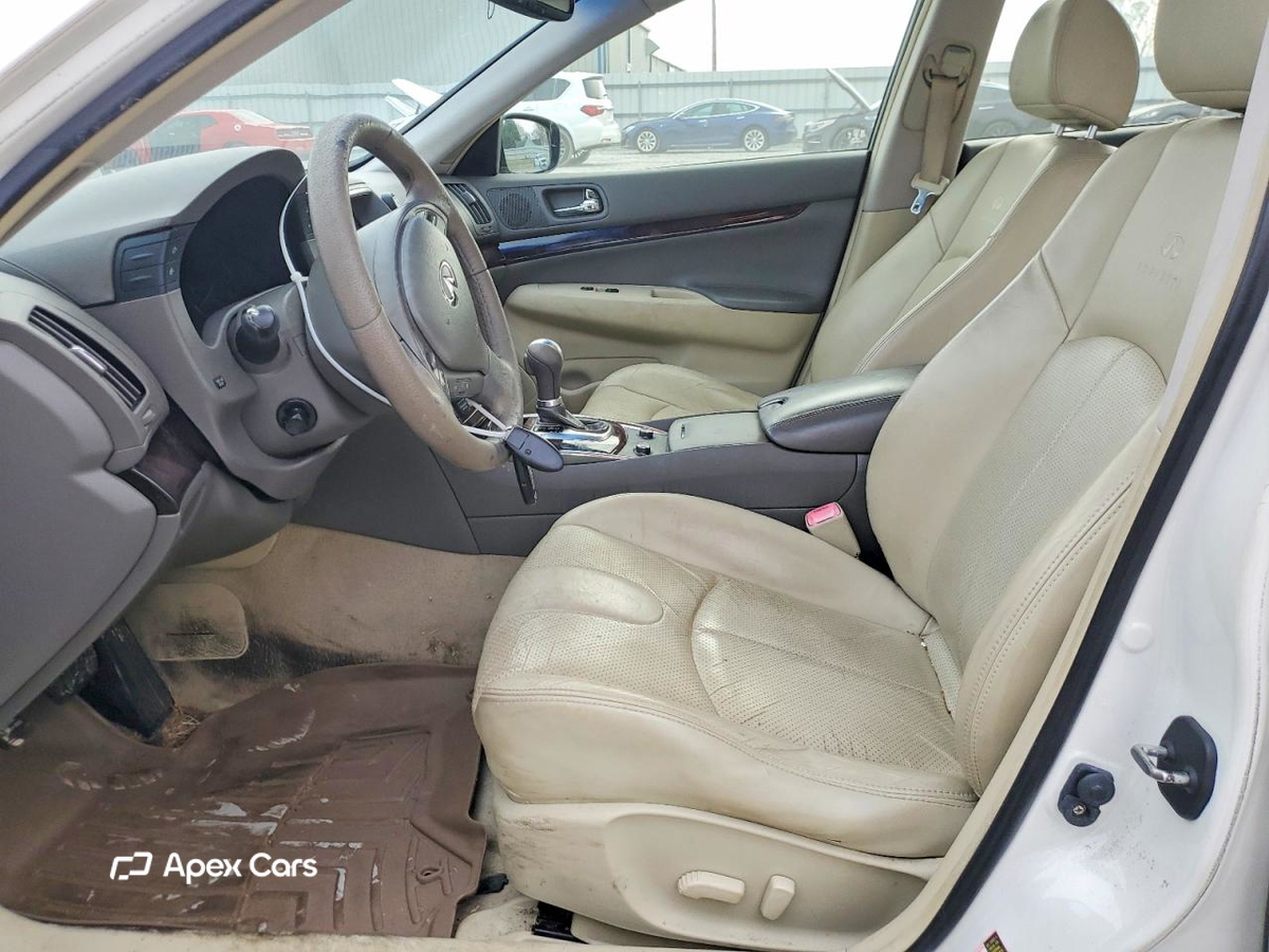 Infiniti  2012