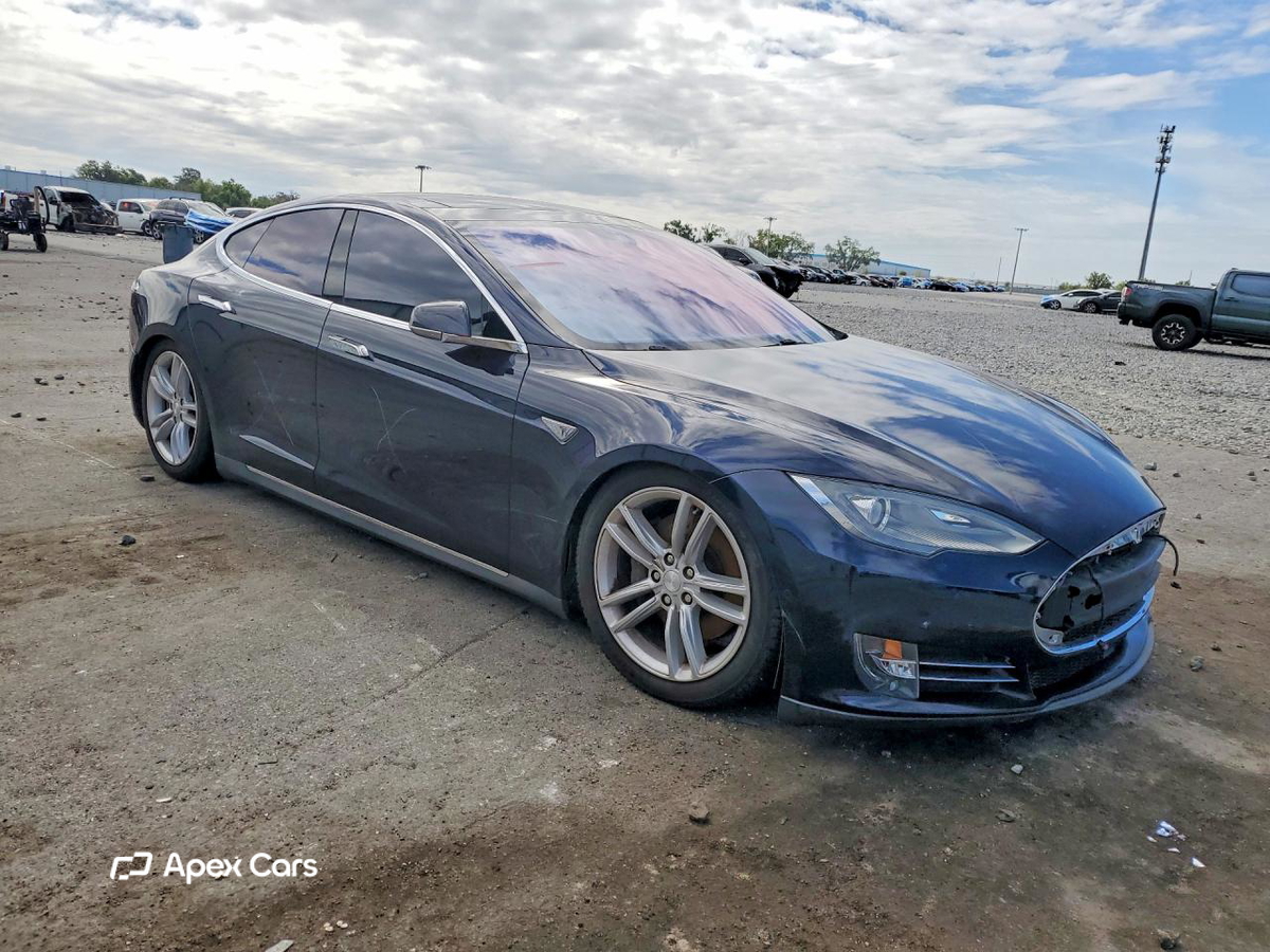 Tesla Model S 2015