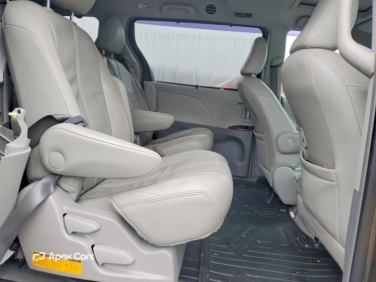 Toyota Sienna 2014