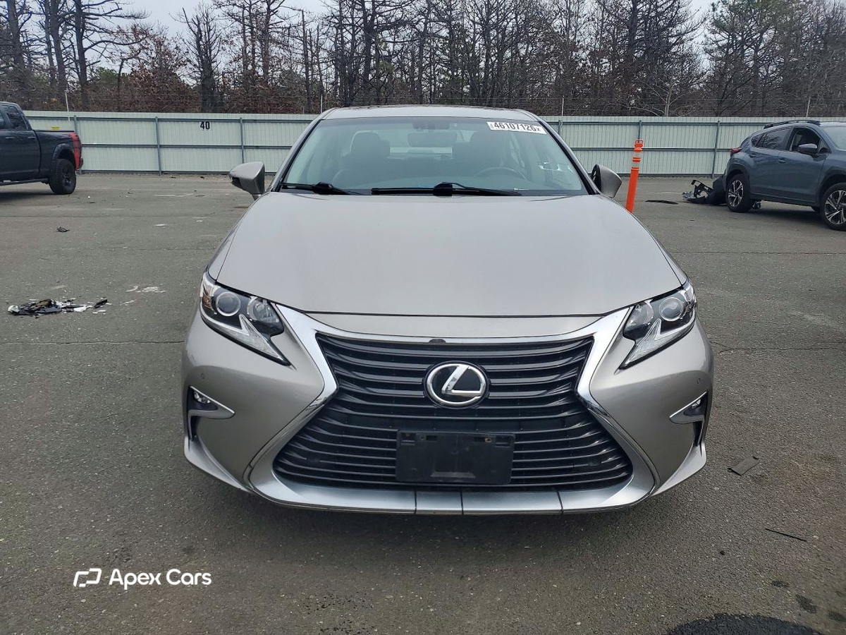 Lexus Sierra 2016