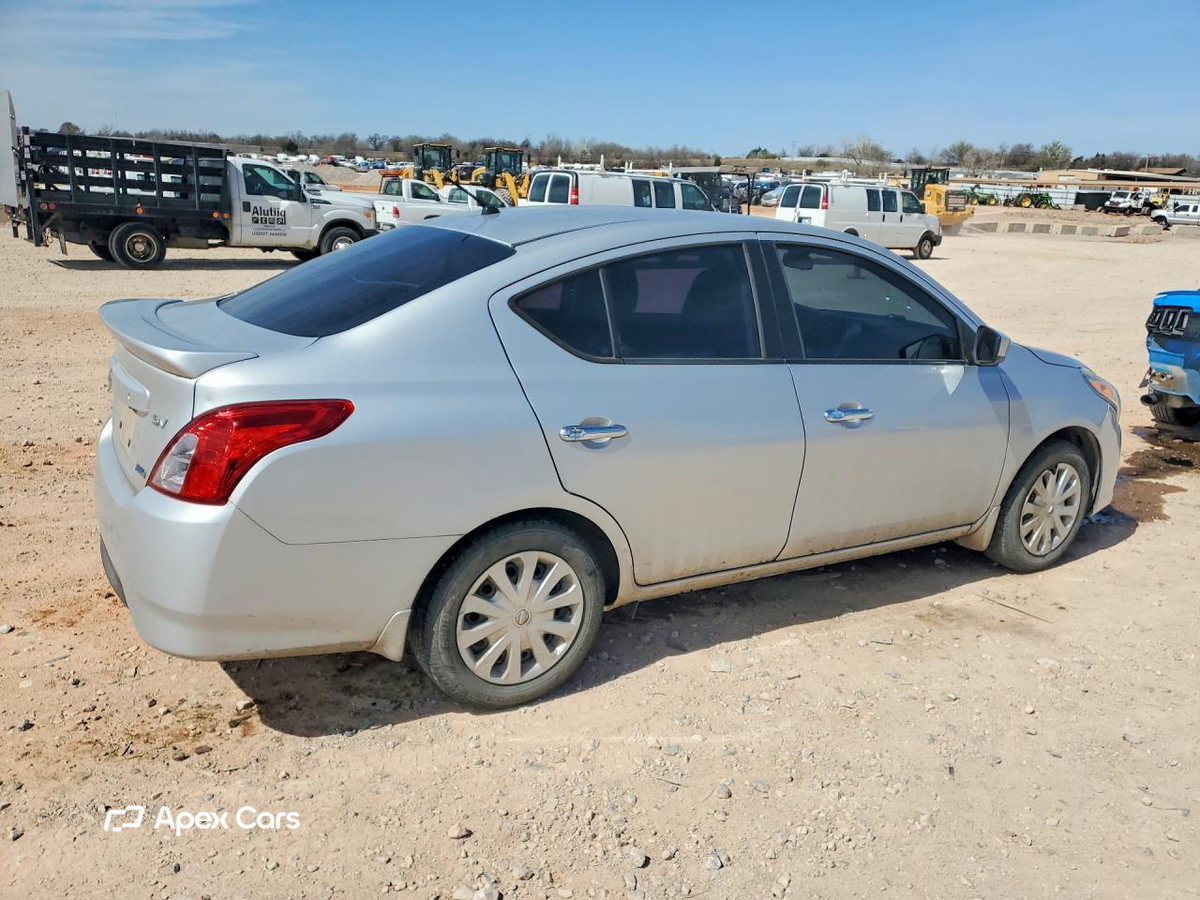 Nissan Versa 2015