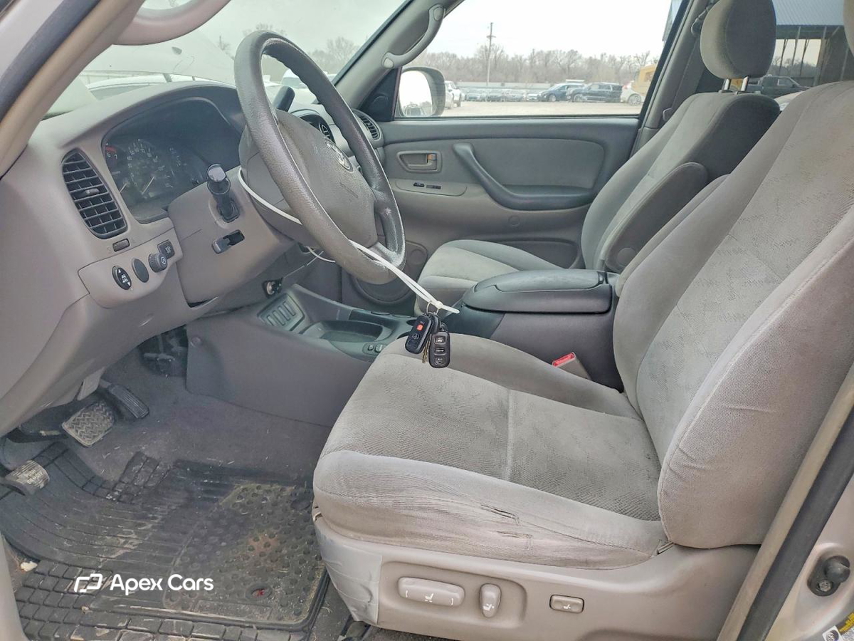 Toyota Sequoia 2005