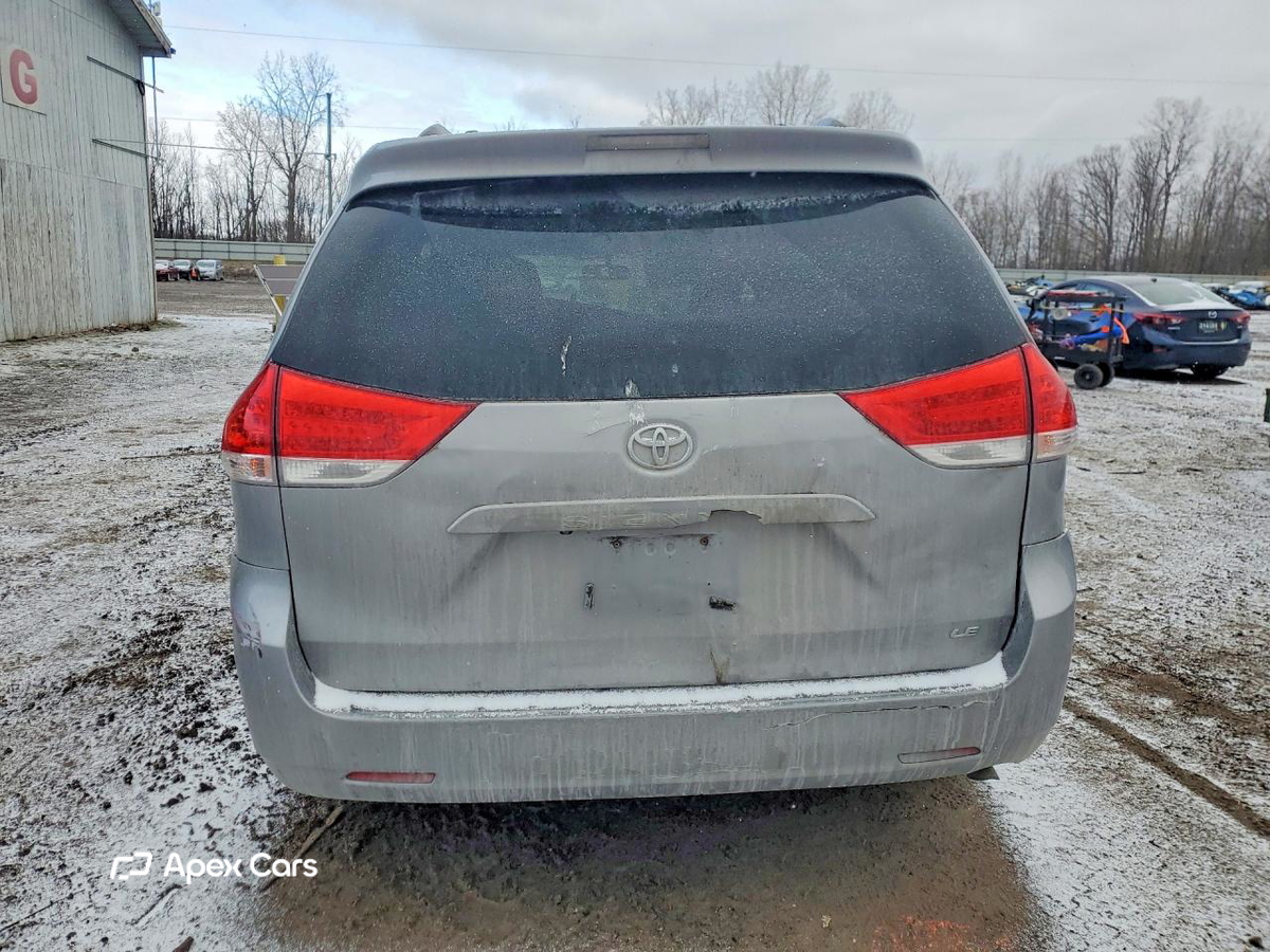 Toyota Sienna 2011