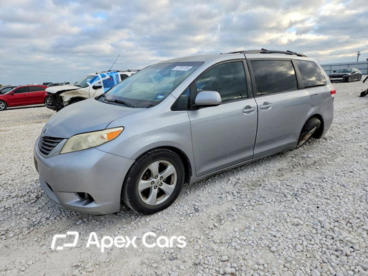 Toyota Sienna 2012 - Image 1 of 14