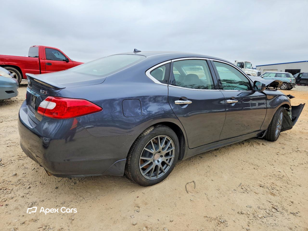 Infiniti M 2011