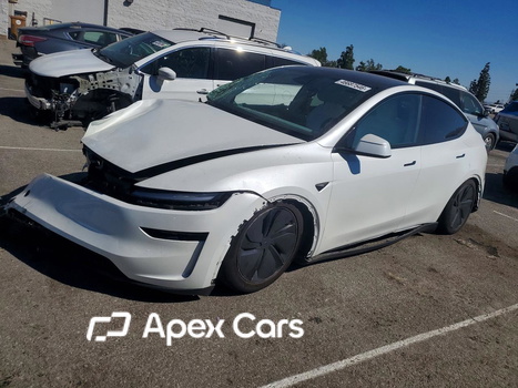 Tesla Model Y 2026 - Image 1 of 12