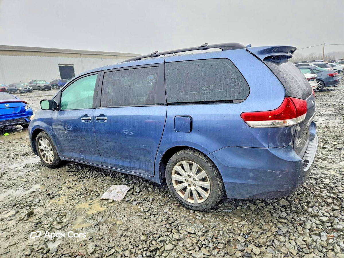 Toyota Sienna 2013