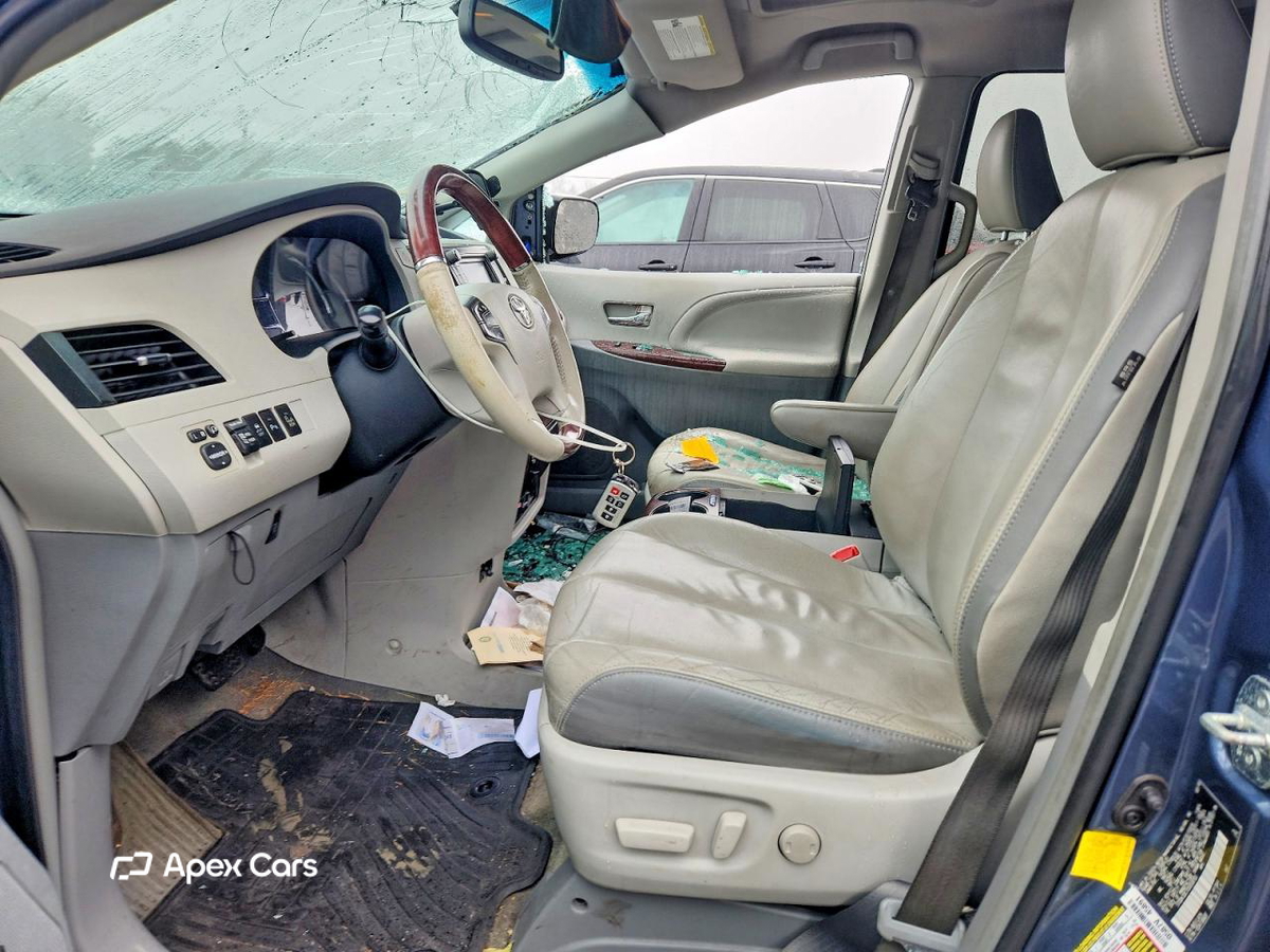 Toyota Sienna 2013