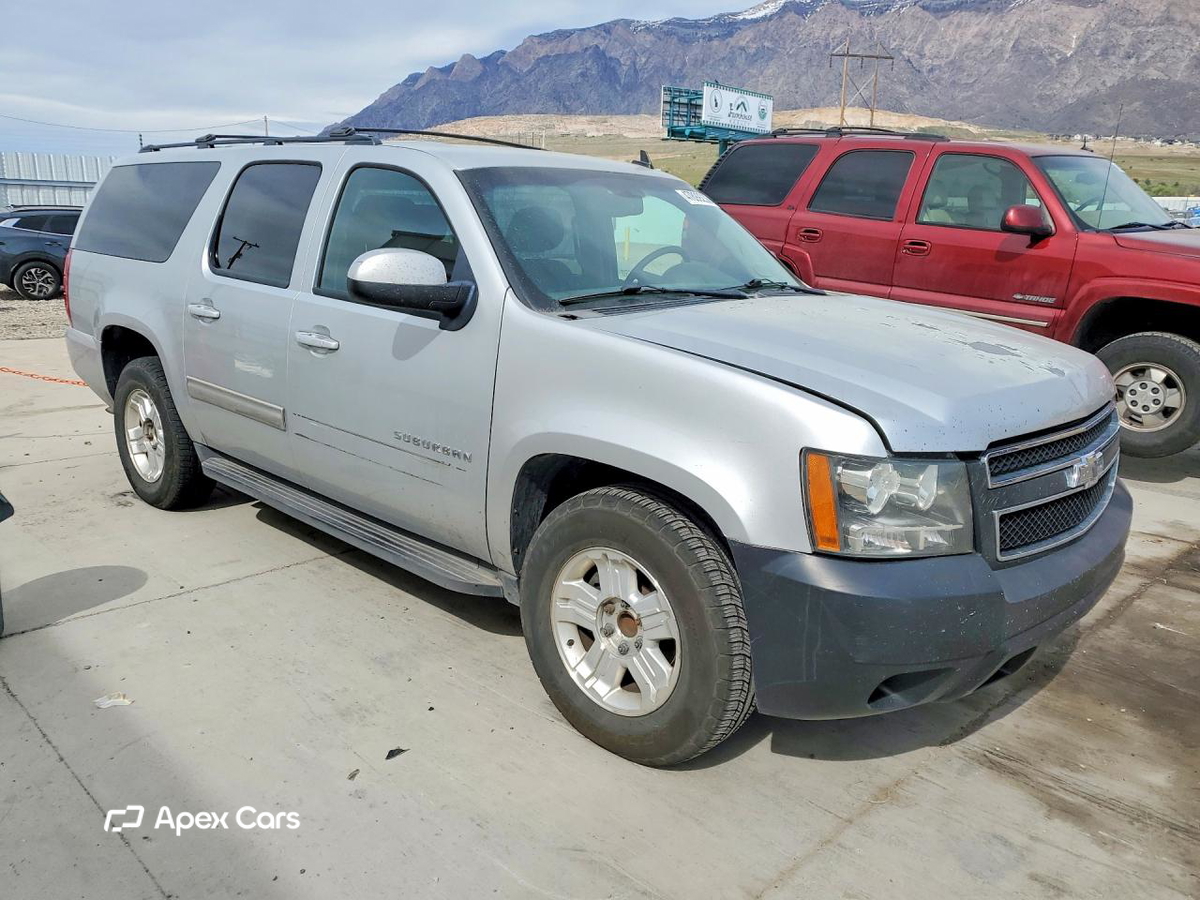 Chevrolet Suburban 2013