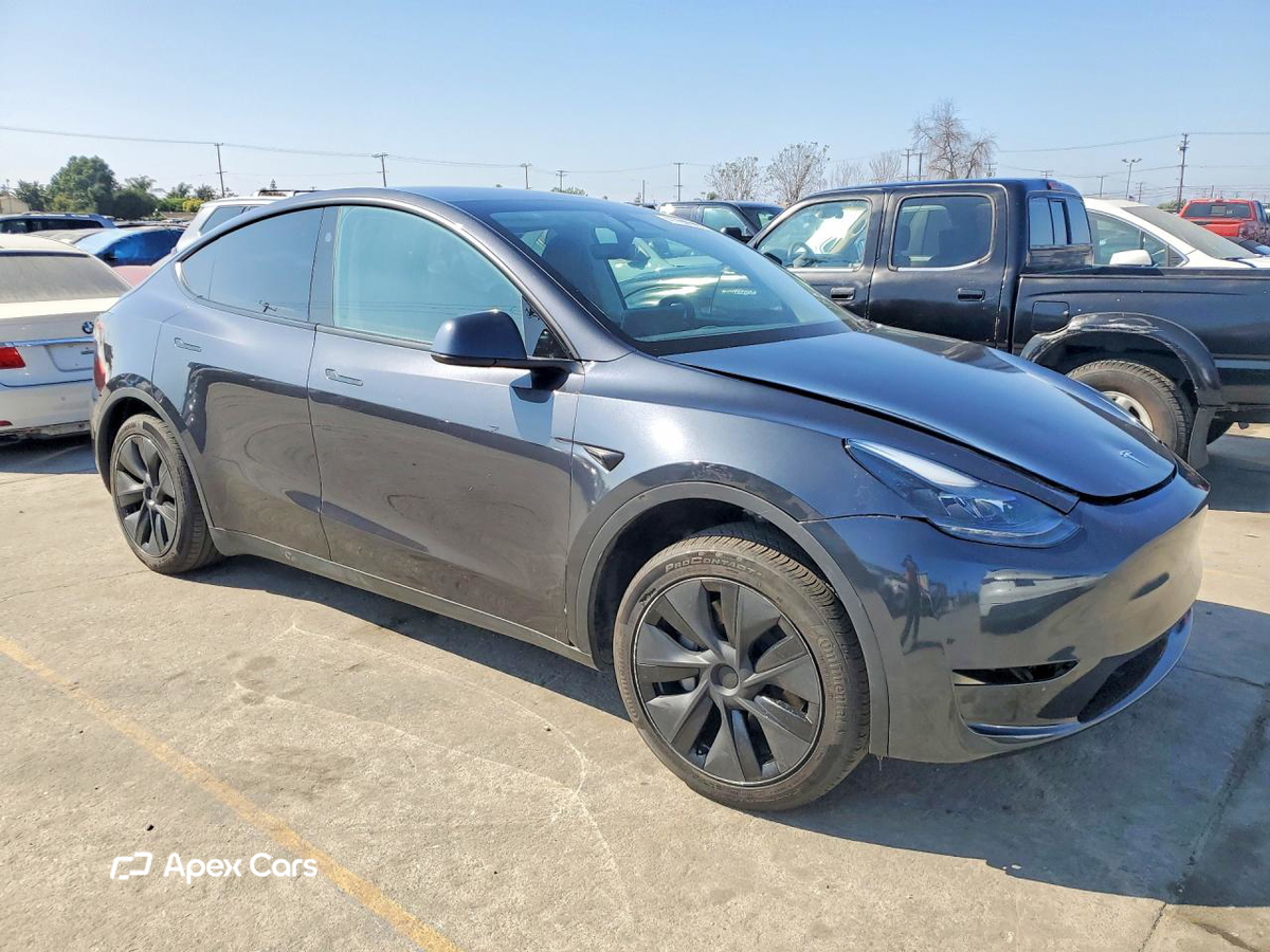 Tesla Model Y 2025
