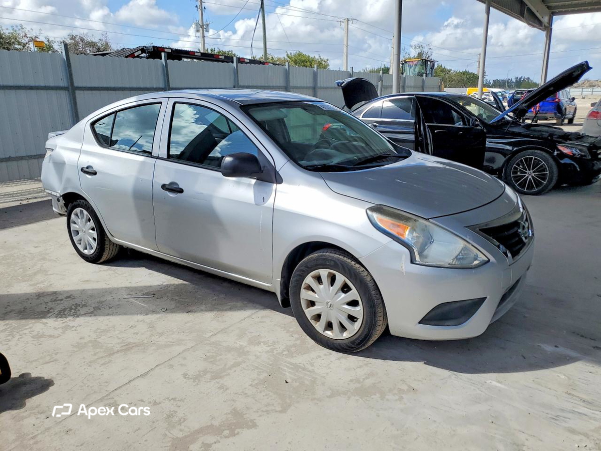 Nissan Versa 2015