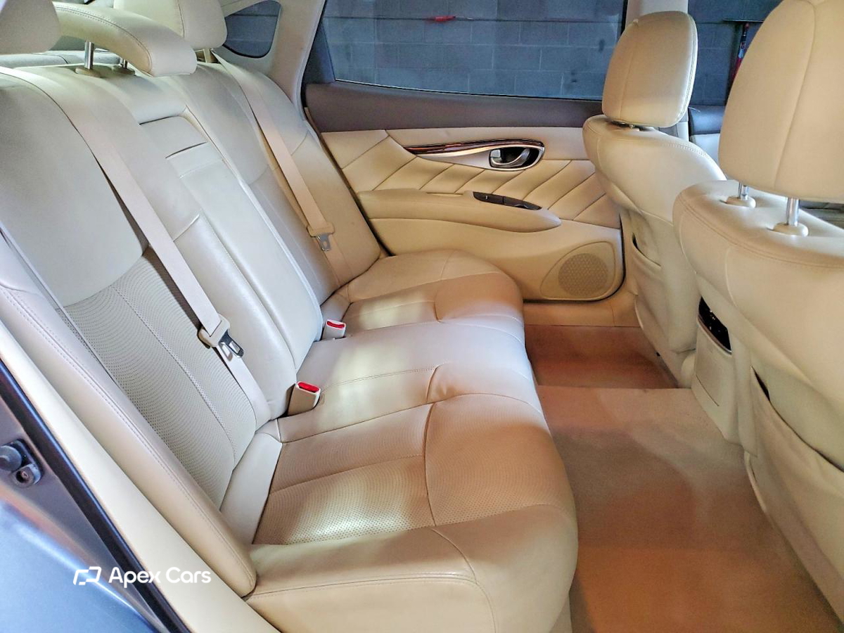 Infiniti Q70 2016