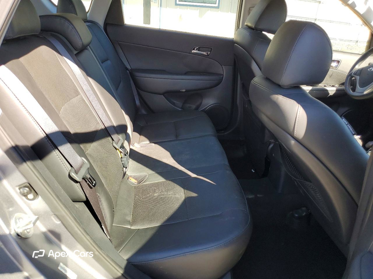 Hyundai Elantra 2011