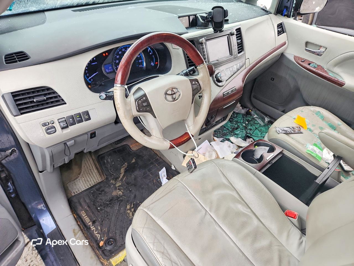 Toyota Sienna 2013