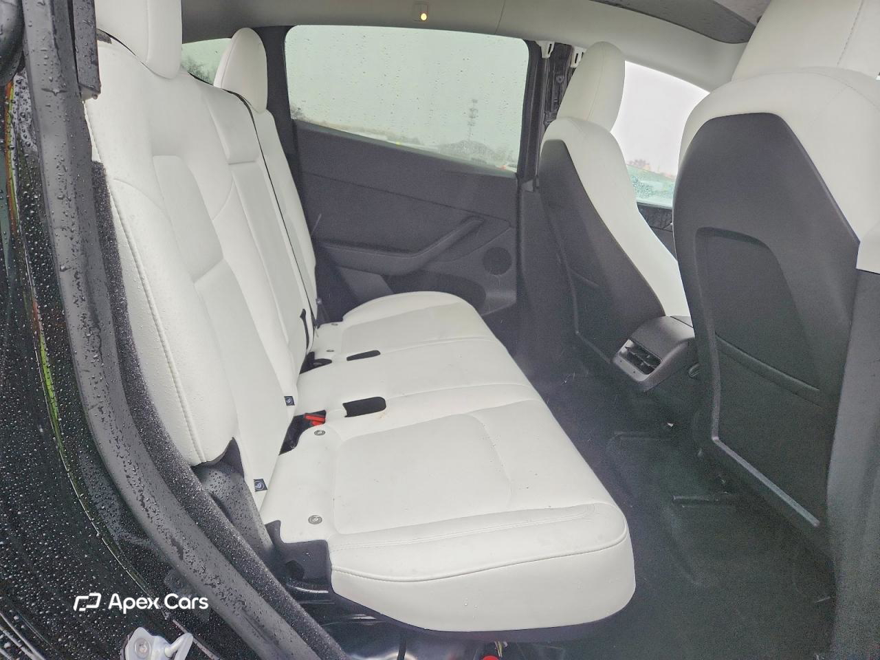 Tesla Model Y 2025
