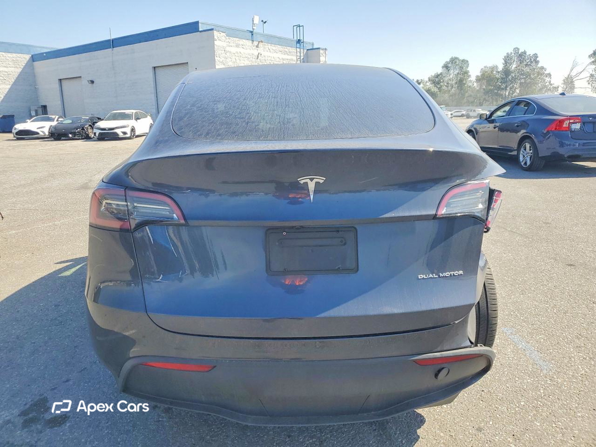 Tesla Model Y 2024