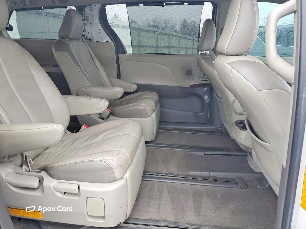 Toyota Sienna 2013